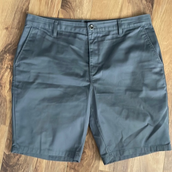 RVCA Men’s Shorts - Picture 1 of 2